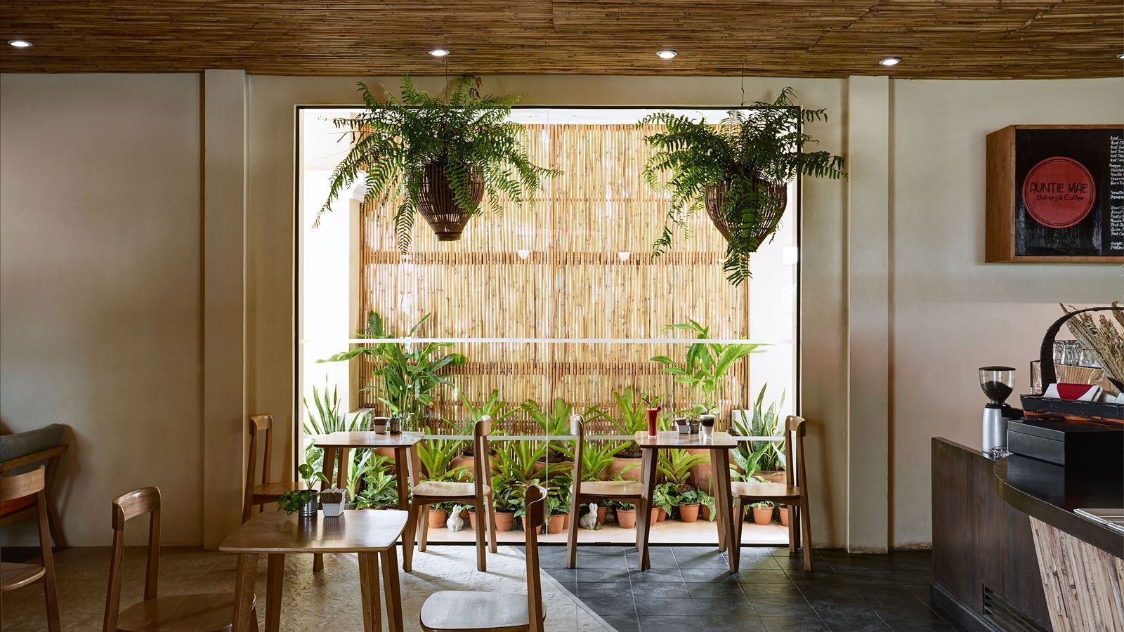 restaurants-auntie-mae-bakery--coffee