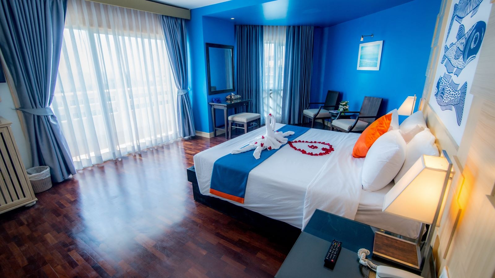 rooms-deluxe-main-building