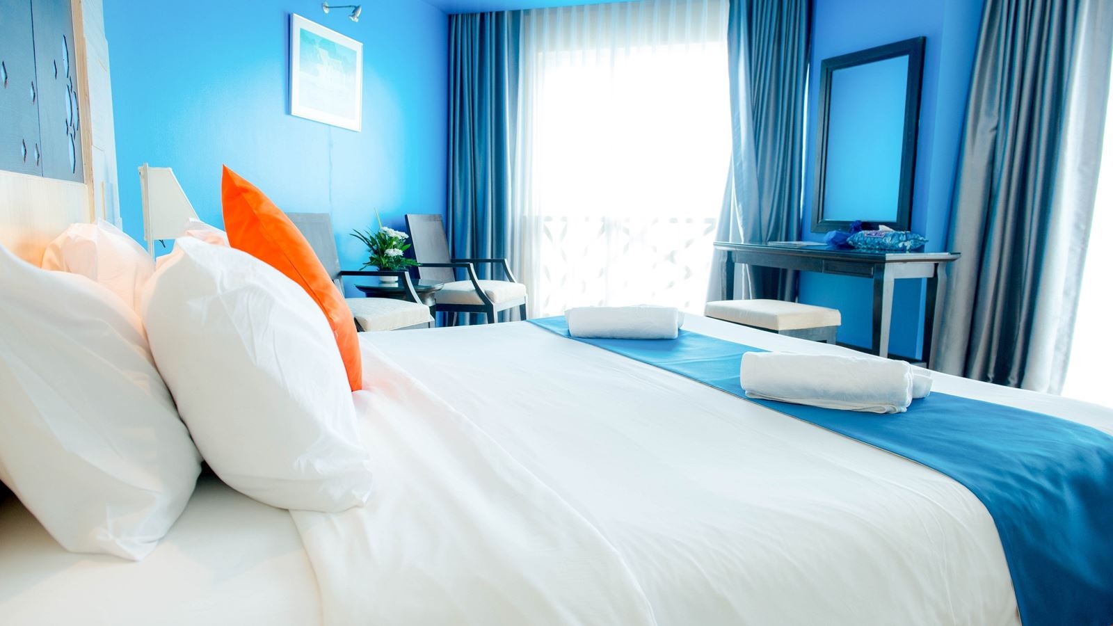 rooms-deluxe-main-building