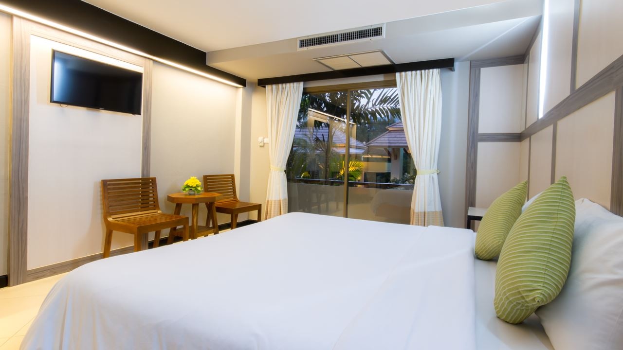 rooms-superior-resort-wing-pool-view