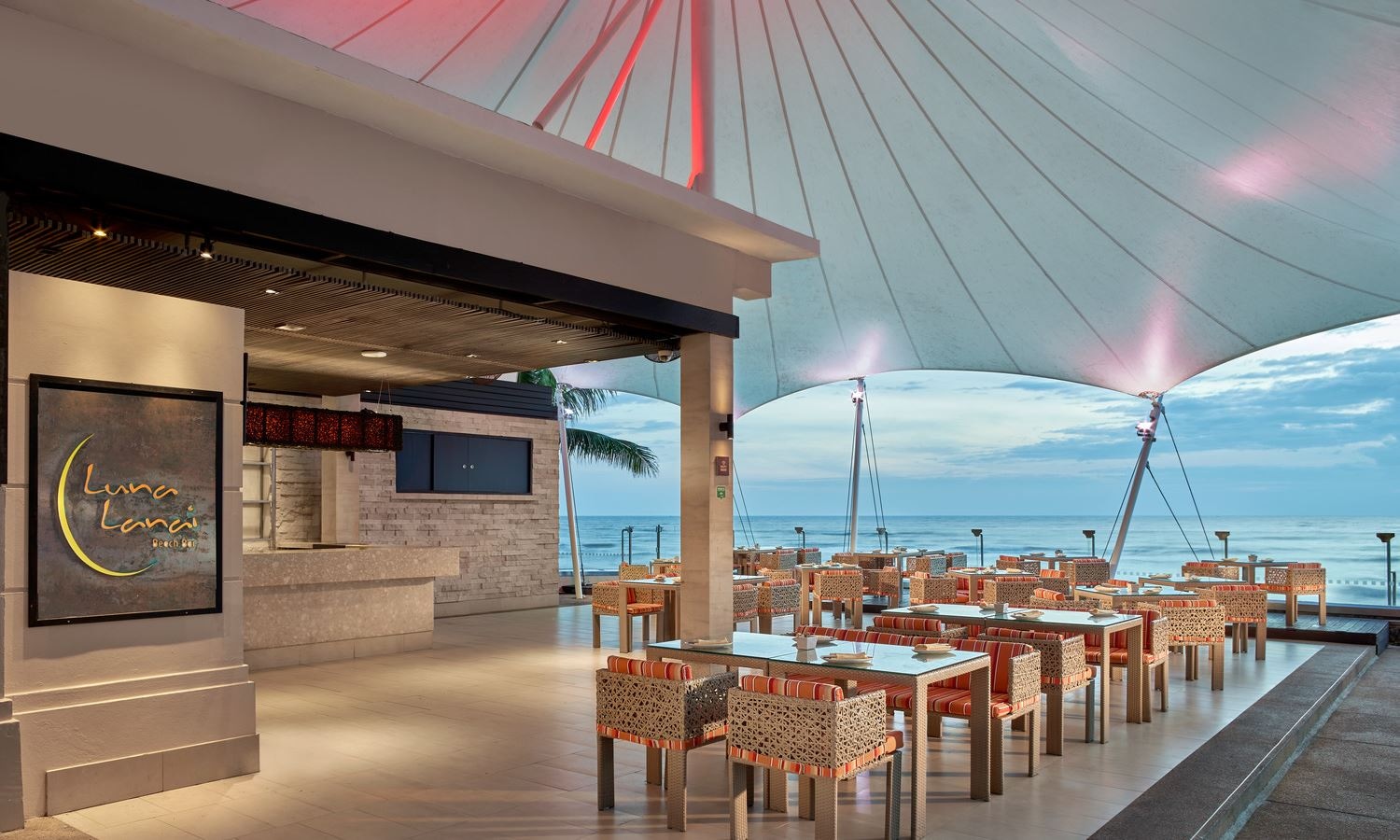 restaurants-luna-lanai--thai-international-seafood