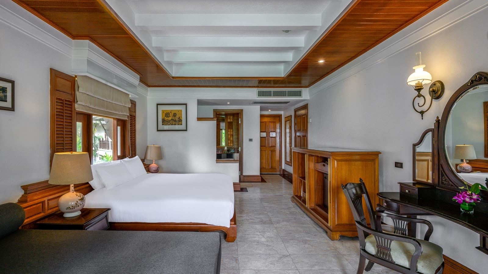 rooms-lagoon-poolside-with-bathtub