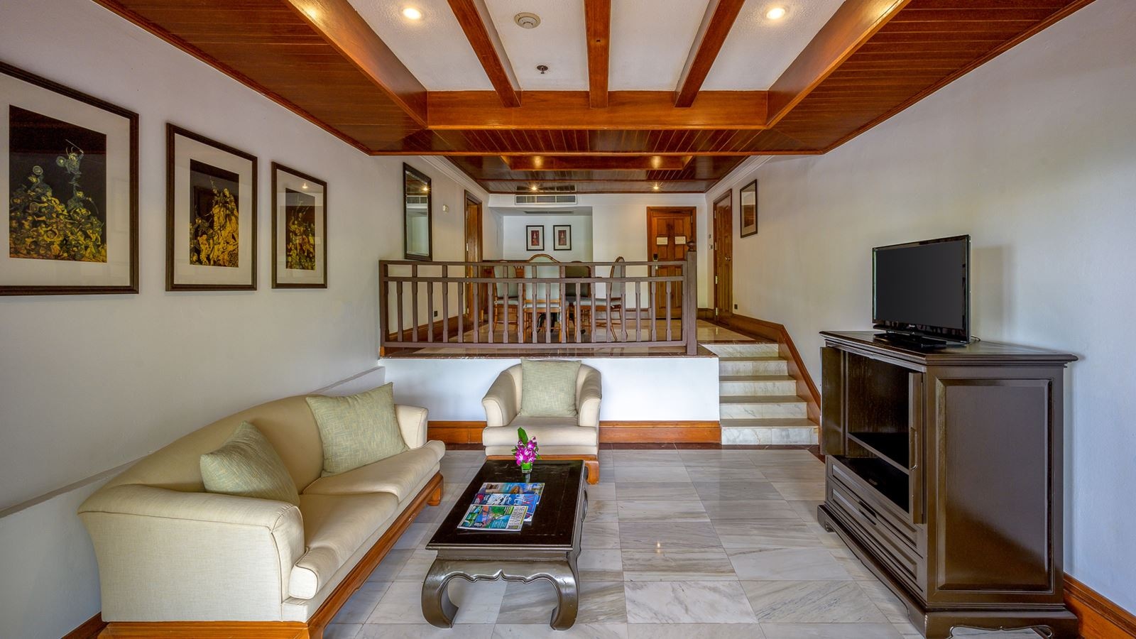 rooms-2-bedroom-hillside-suite-with-terrace-bathtub