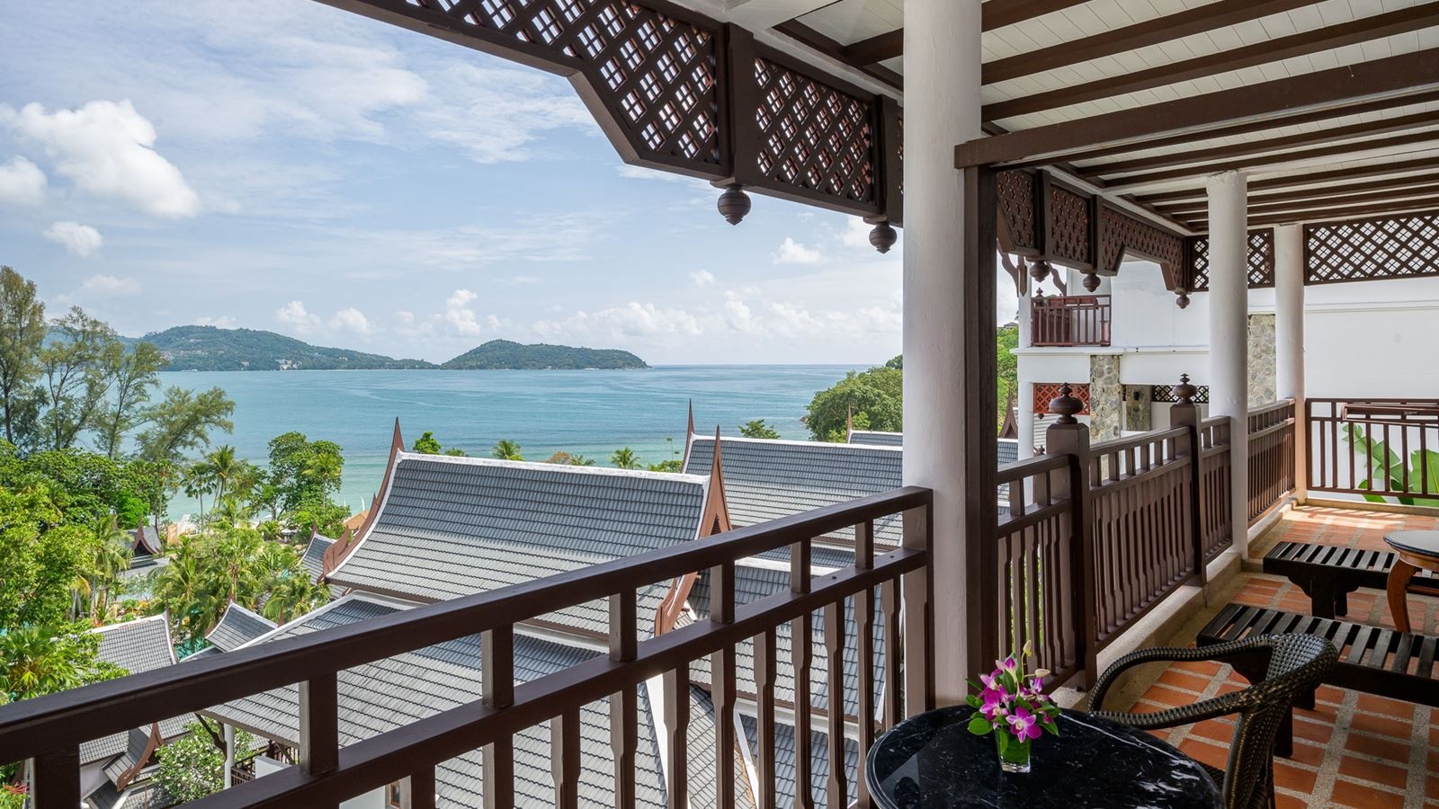 rooms-2-bedroom-hillside-suite-with-terrace-bathtub