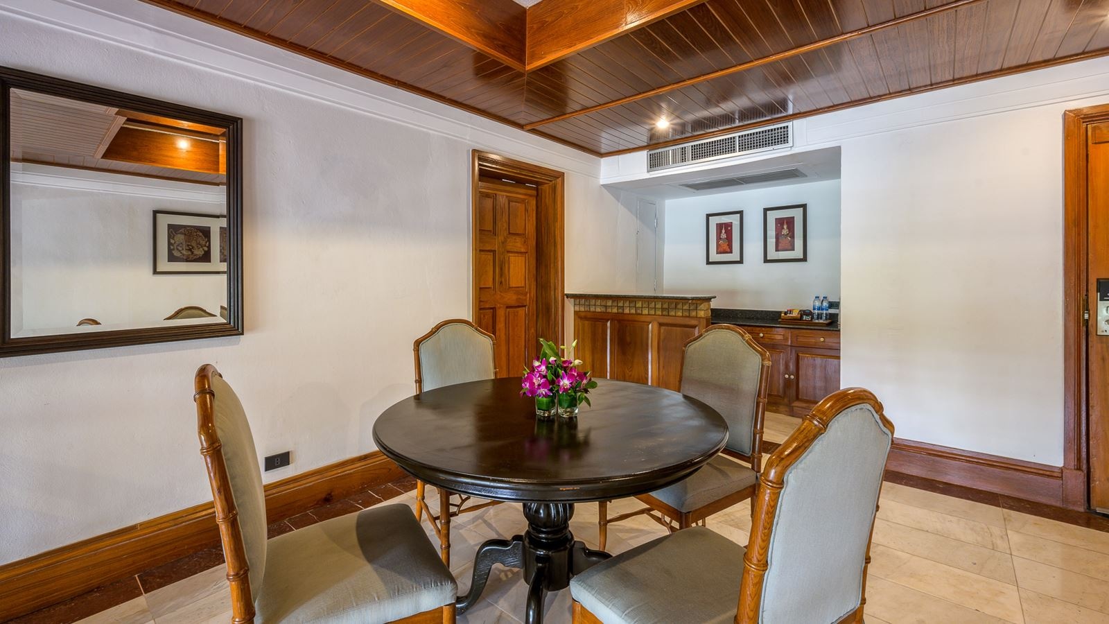 rooms-2-bedroom-hillside-suite-with-terrace-bathtub