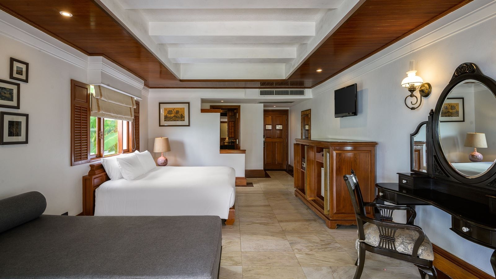 rooms-seaview-hillside-with-terrace-bathtub