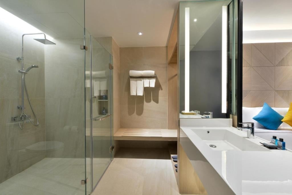 rooms-deluxe-partial-seaview