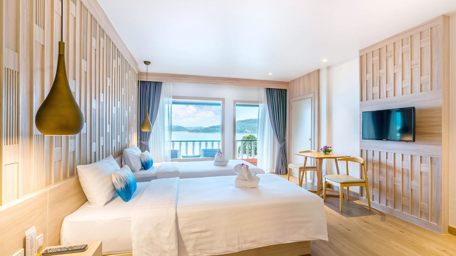 rooms-deluxe-partial-sea-view
