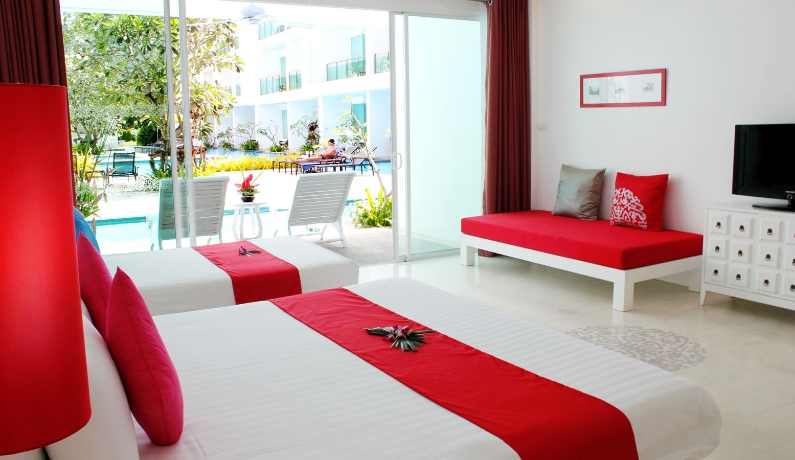 rooms-deluxe-pool-access