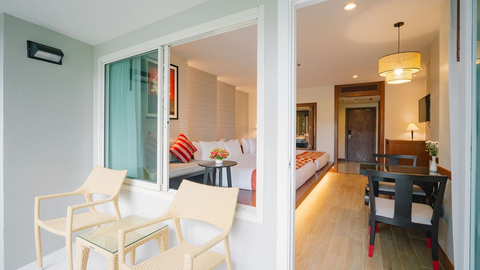 rooms-premier-deluxe-royal-wing-1-queen-1-single