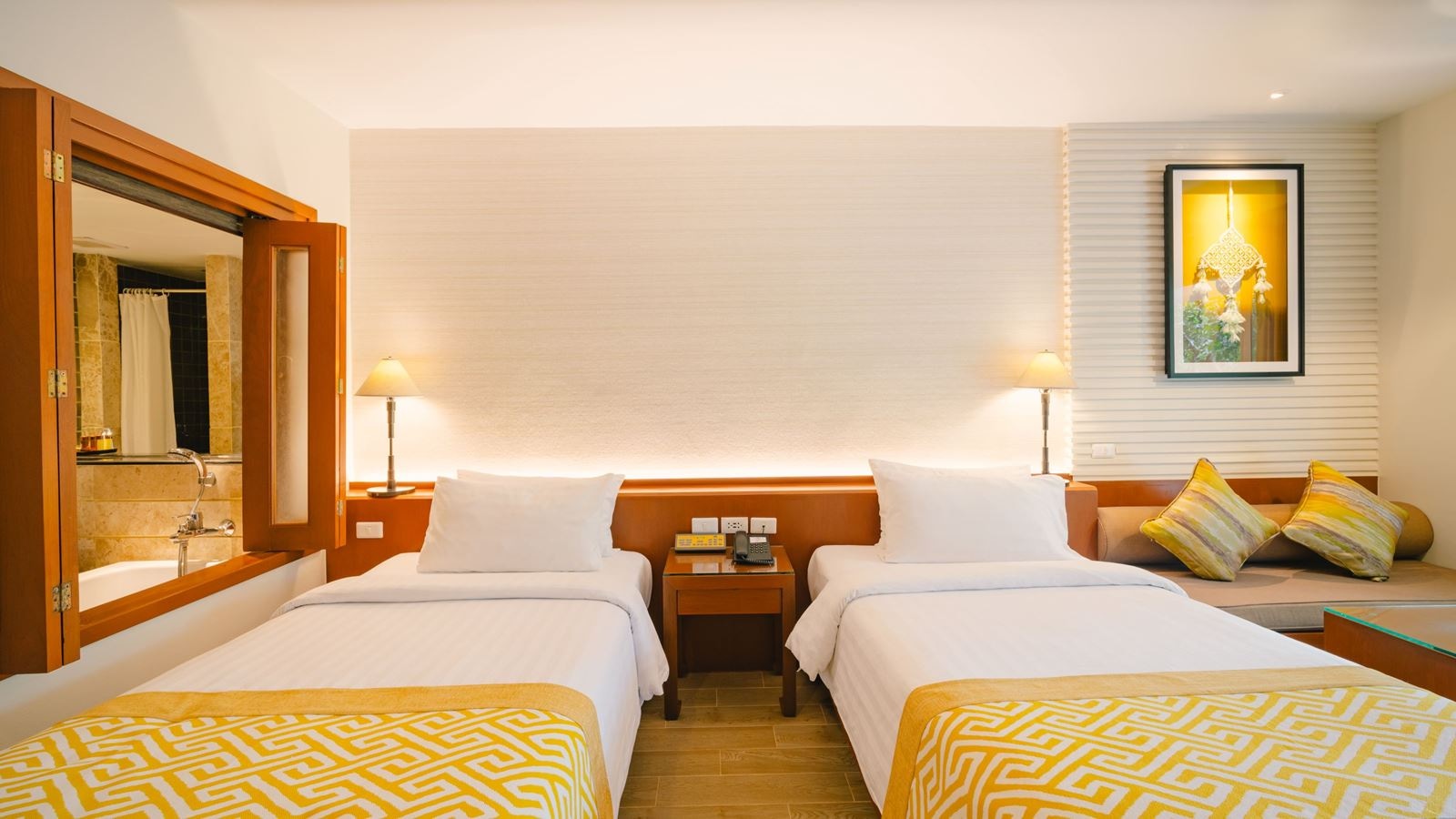 rooms-deluxe-twin-royal-wing-2-single-bed