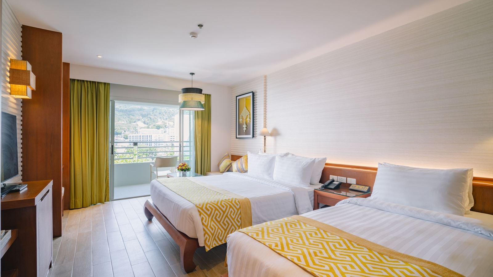 rooms-deluxe-triple-royal-wing-1-queen-1-single