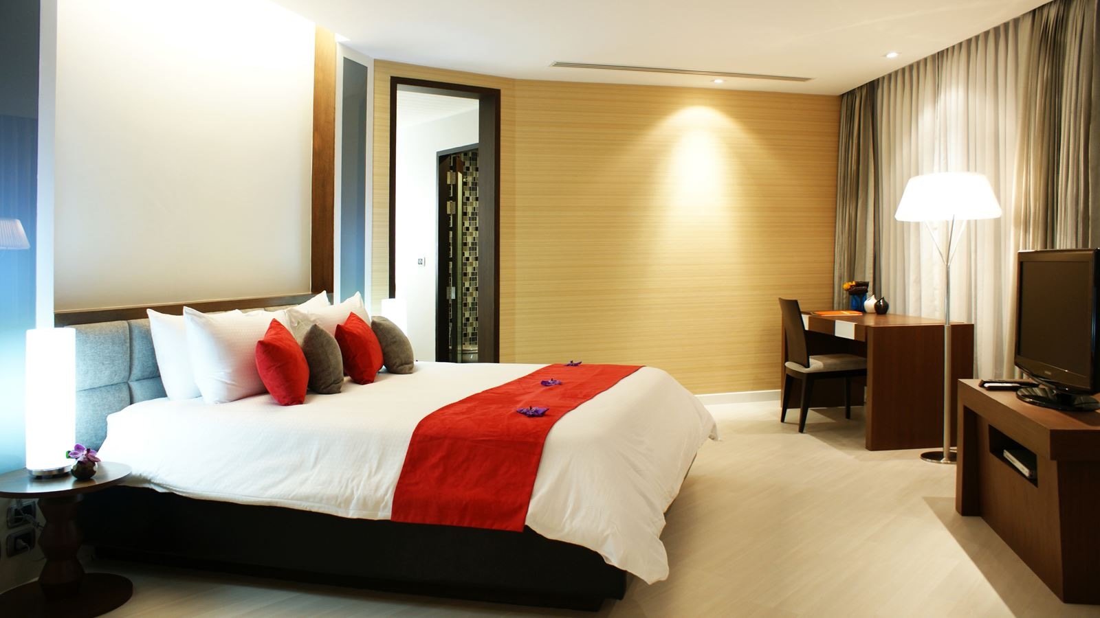 rooms-2bedroom-ocean-royal-suite