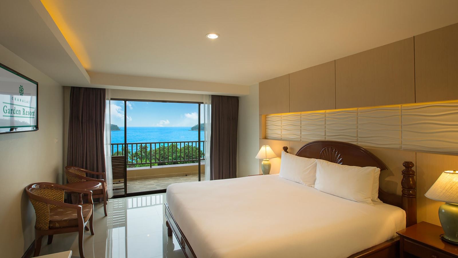 rooms-deluxe-sea-view-child-sharing-bed