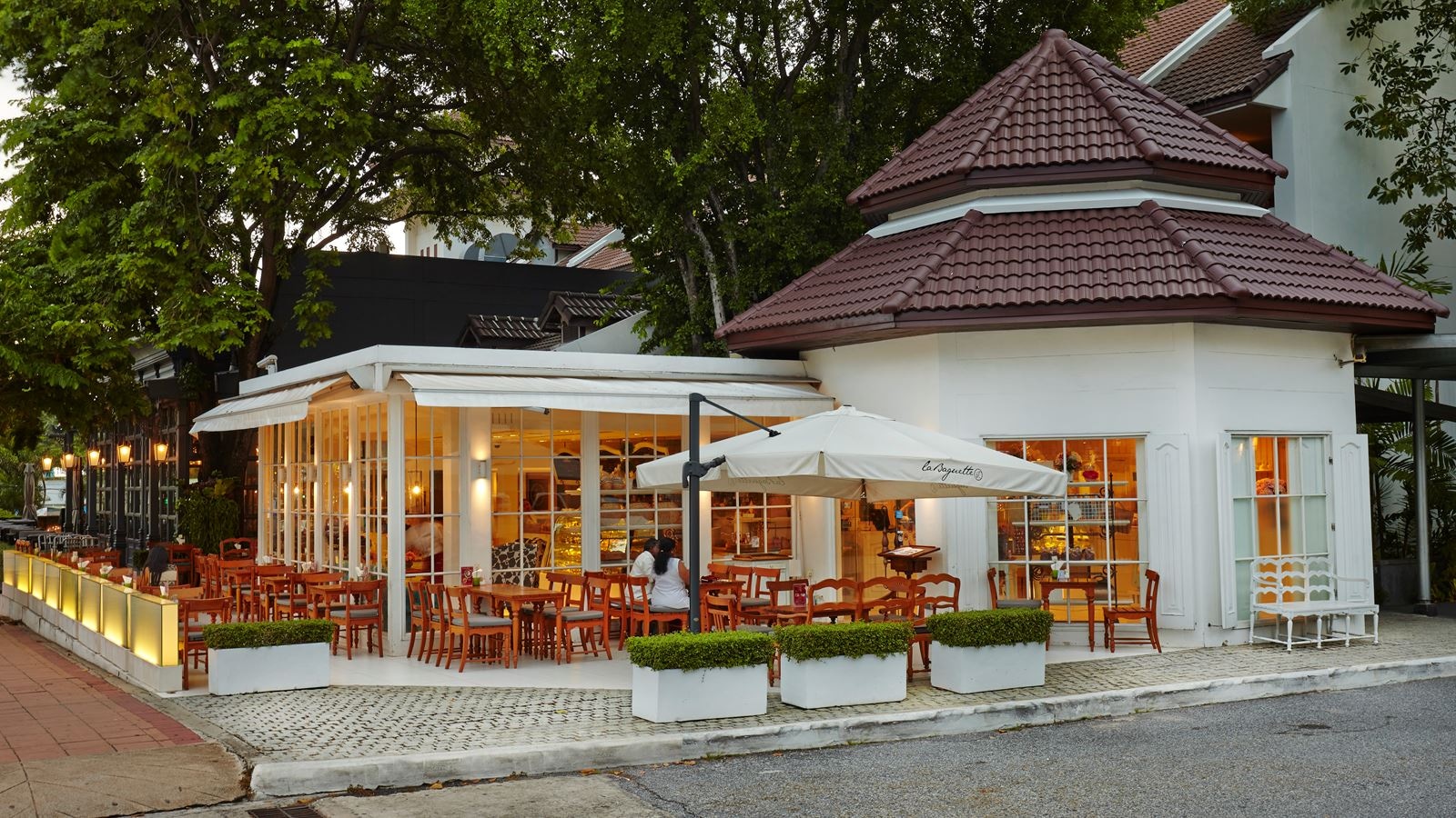 restaurants-la-baguette-french-bakery