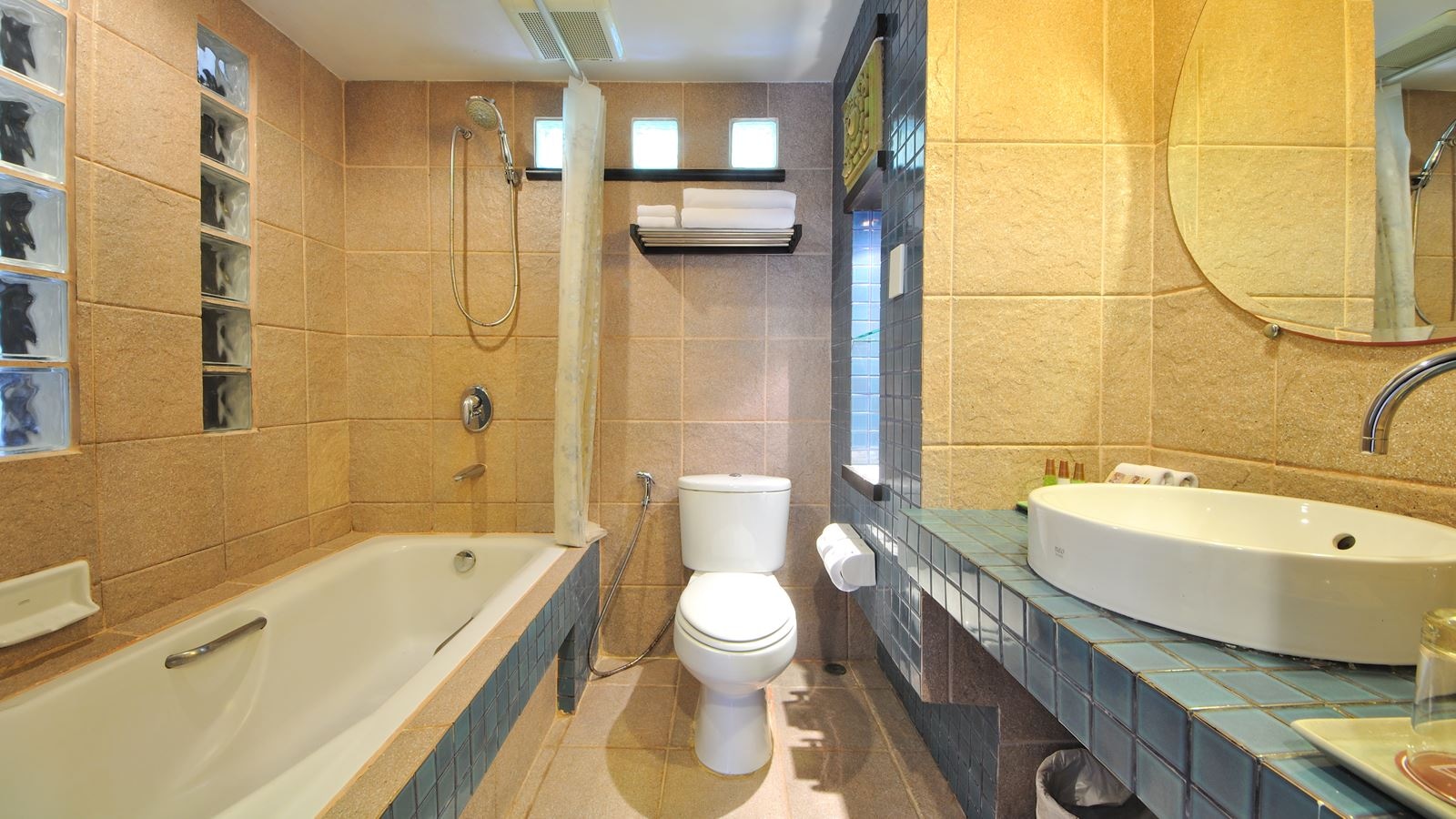 rooms-superior-pool-view