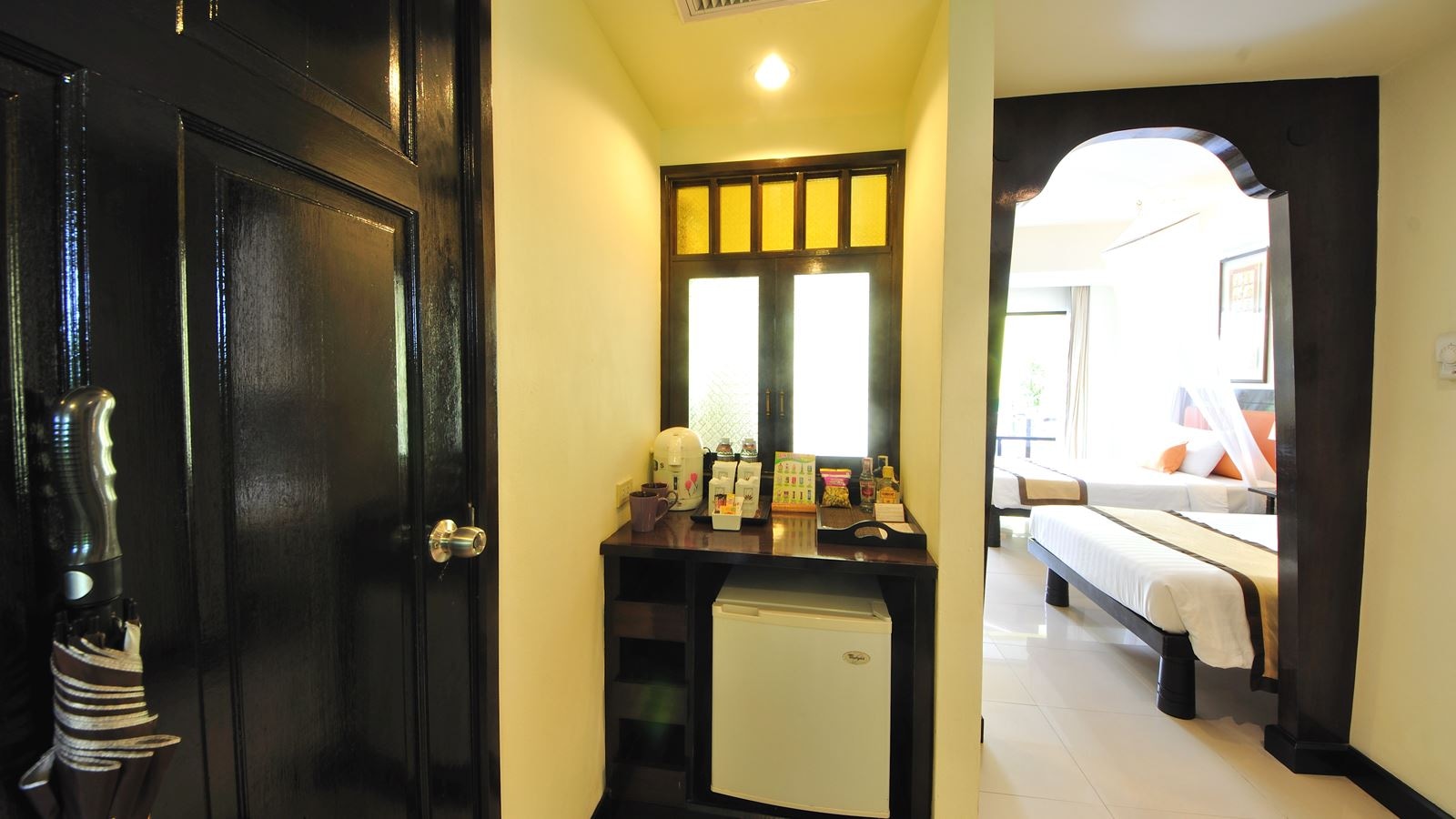 rooms-pool-access-room