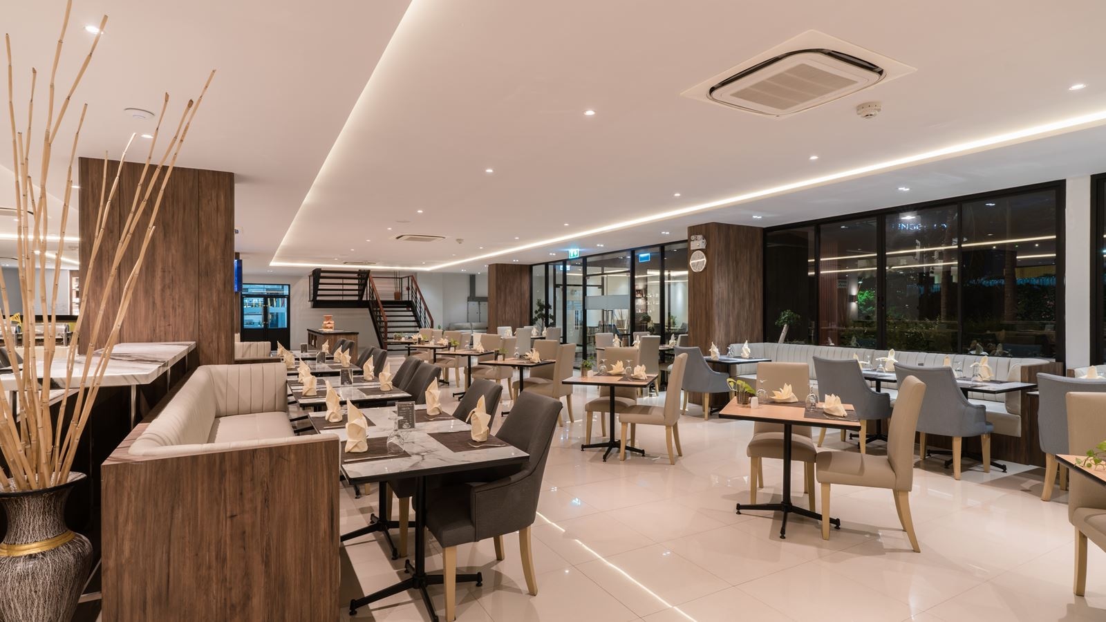 restaurants-the-square-restaurant