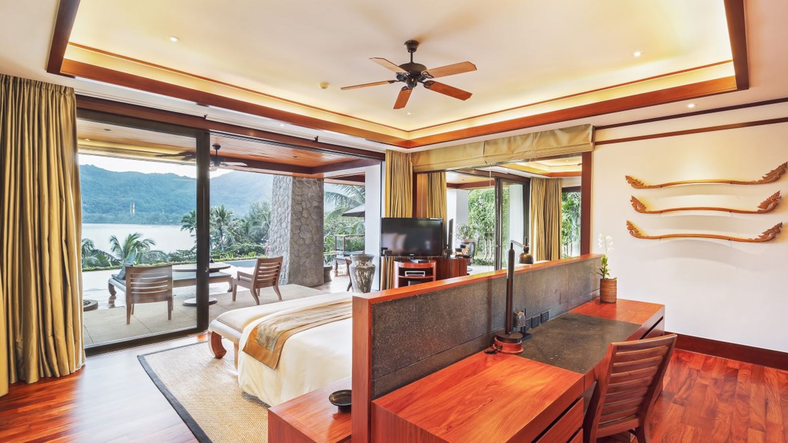 rooms-1-bedroom-penthouse-pool-suite