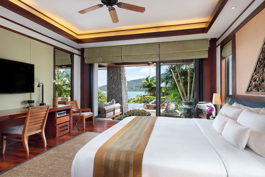 rooms-4-bedroom-pool-suite