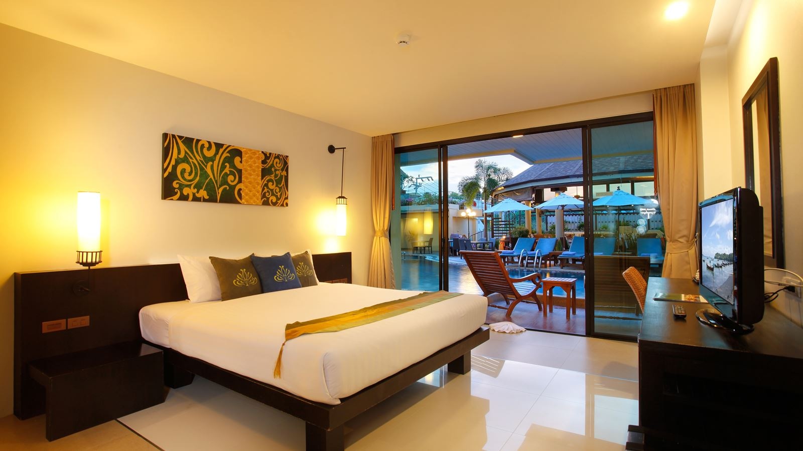 rooms-deluxe-pool-access-room