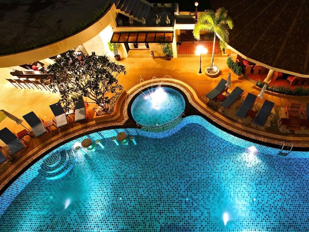 pools-outdoor-pool