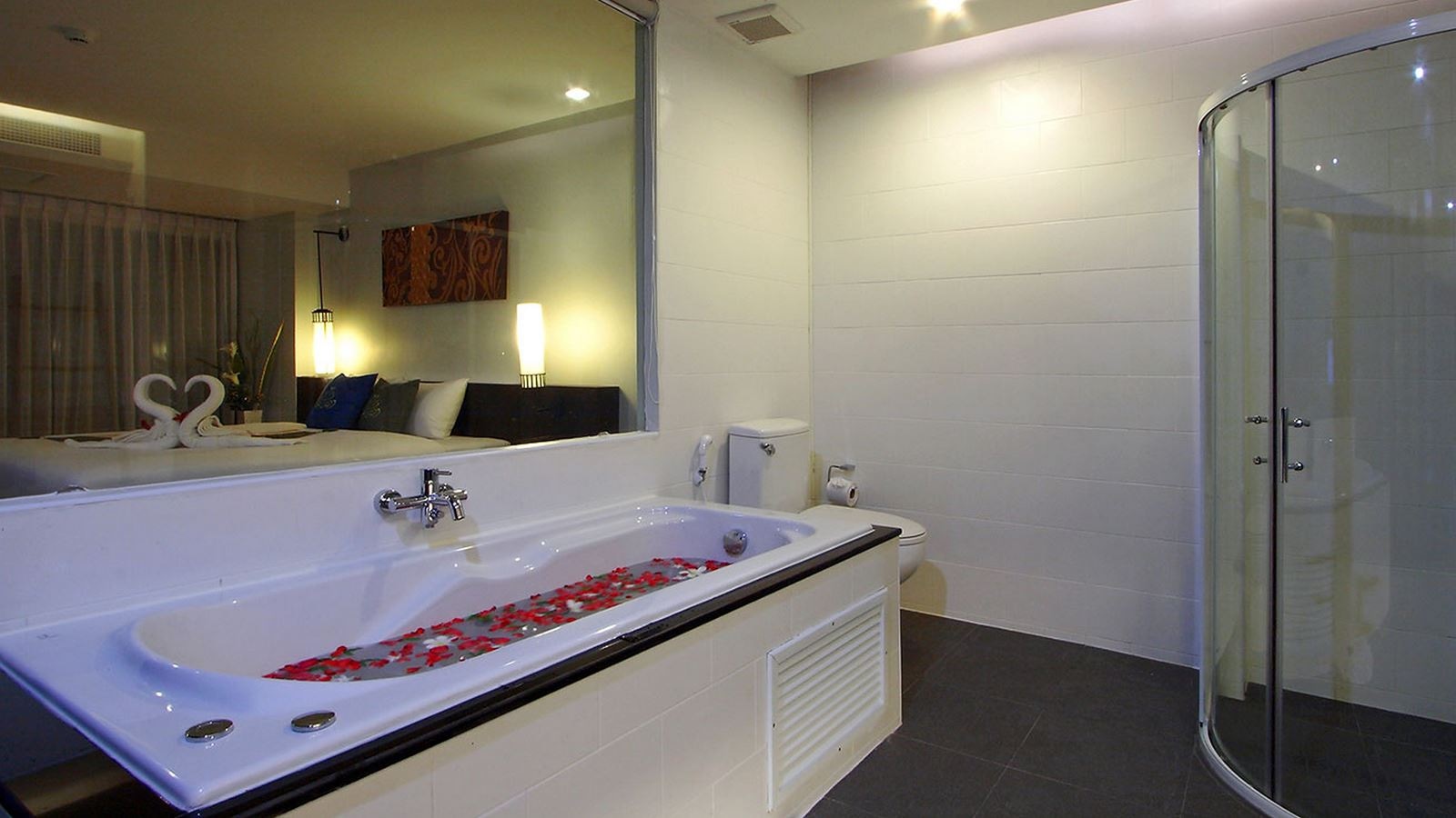 rooms-suite-room-pool-view