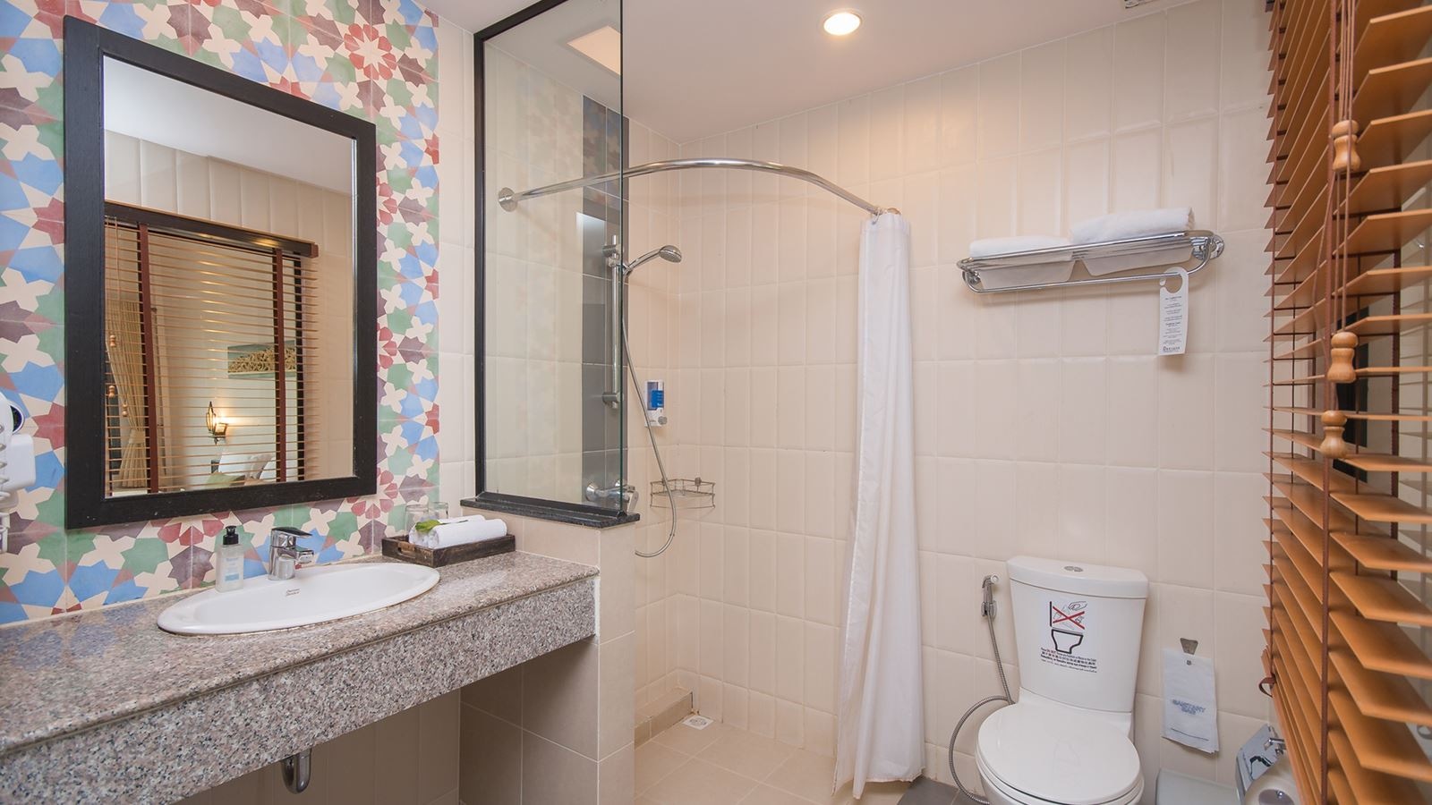 rooms-superior-child-sharing-bed