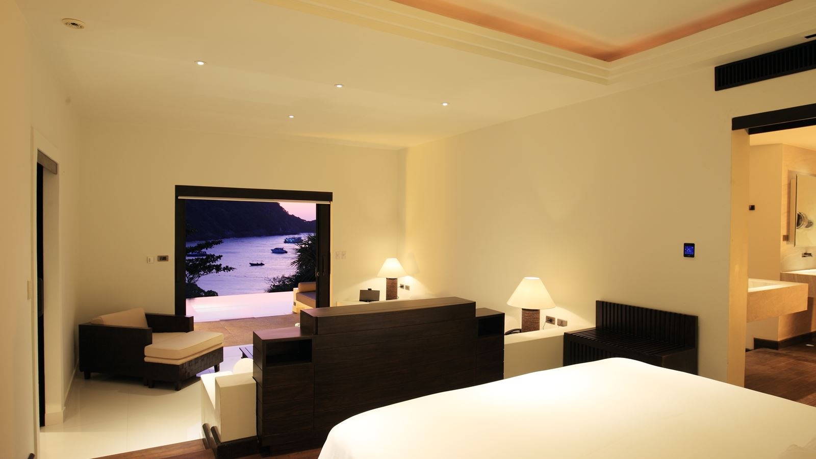 rooms-grand-pool-suite-sea-view