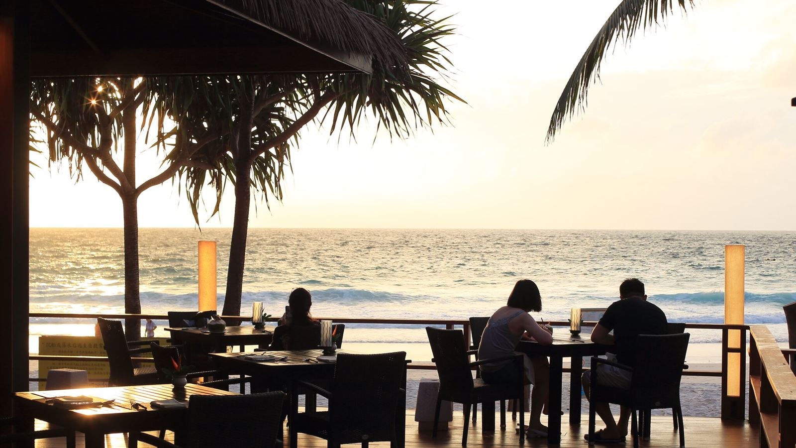 restaurants-sunset-beach-restaurant