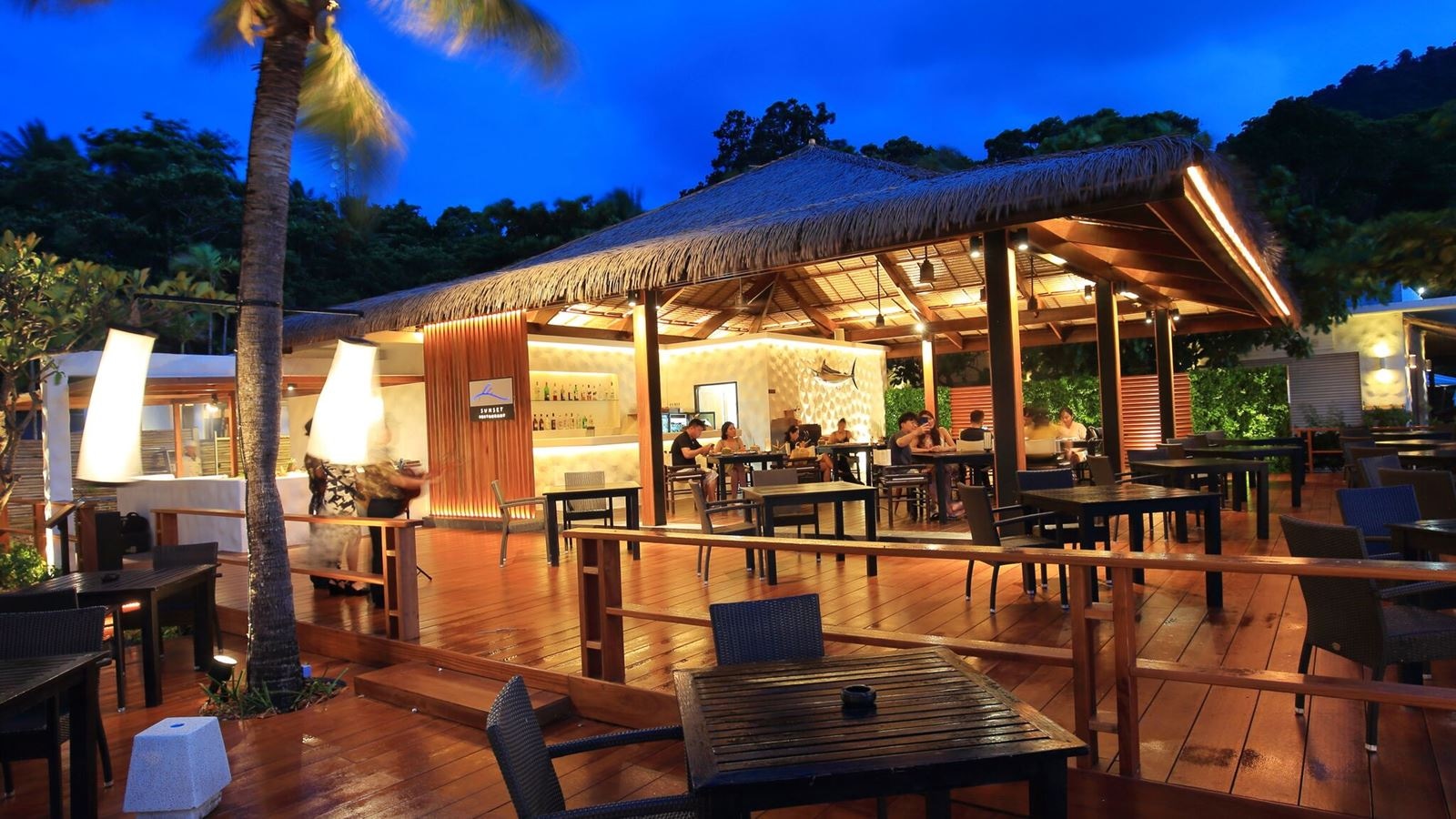 restaurants-sunset-beach-restaurant