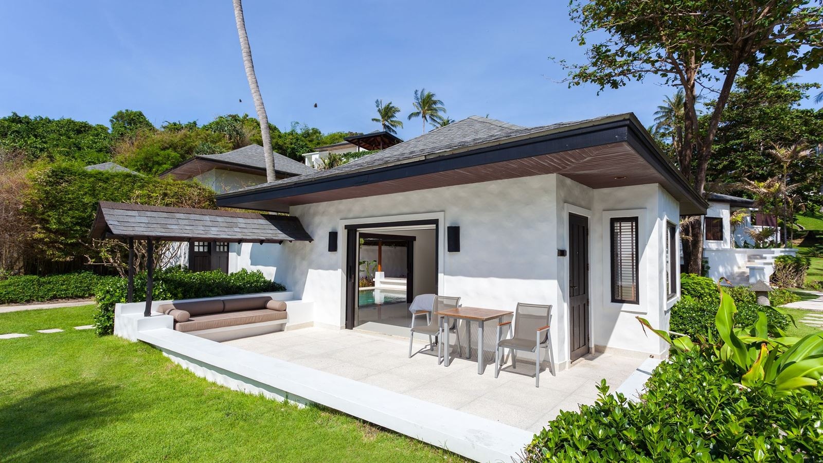 rooms-grand-deluxe-premium-pool-villa-beachfront