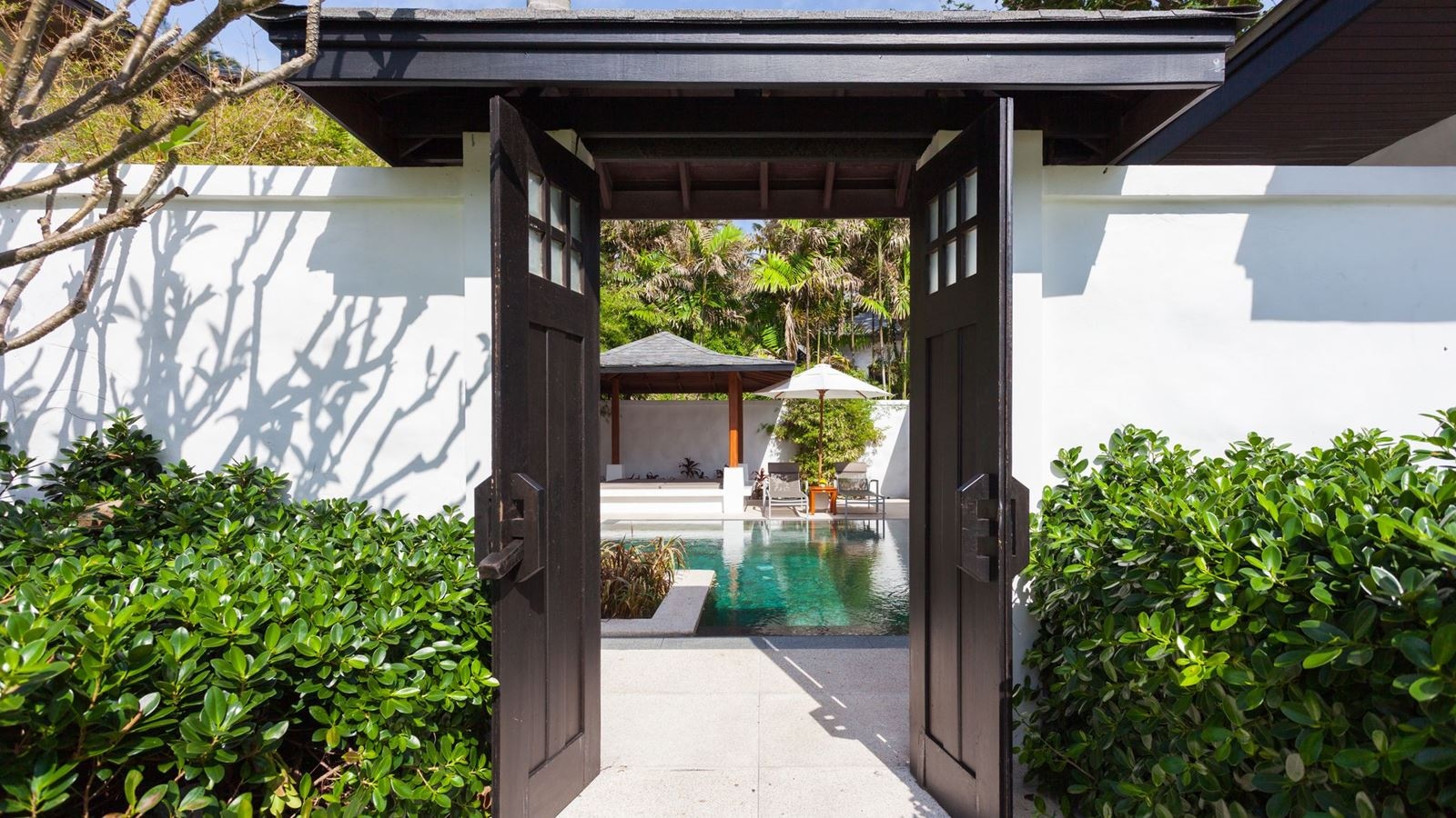 rooms-grand-deluxe-premium-pool-villa-beachfront