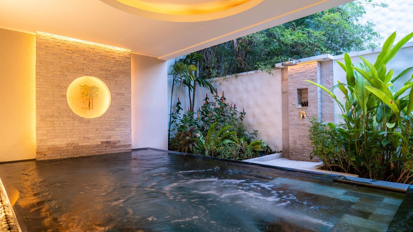 rooms-spa-pool-suite