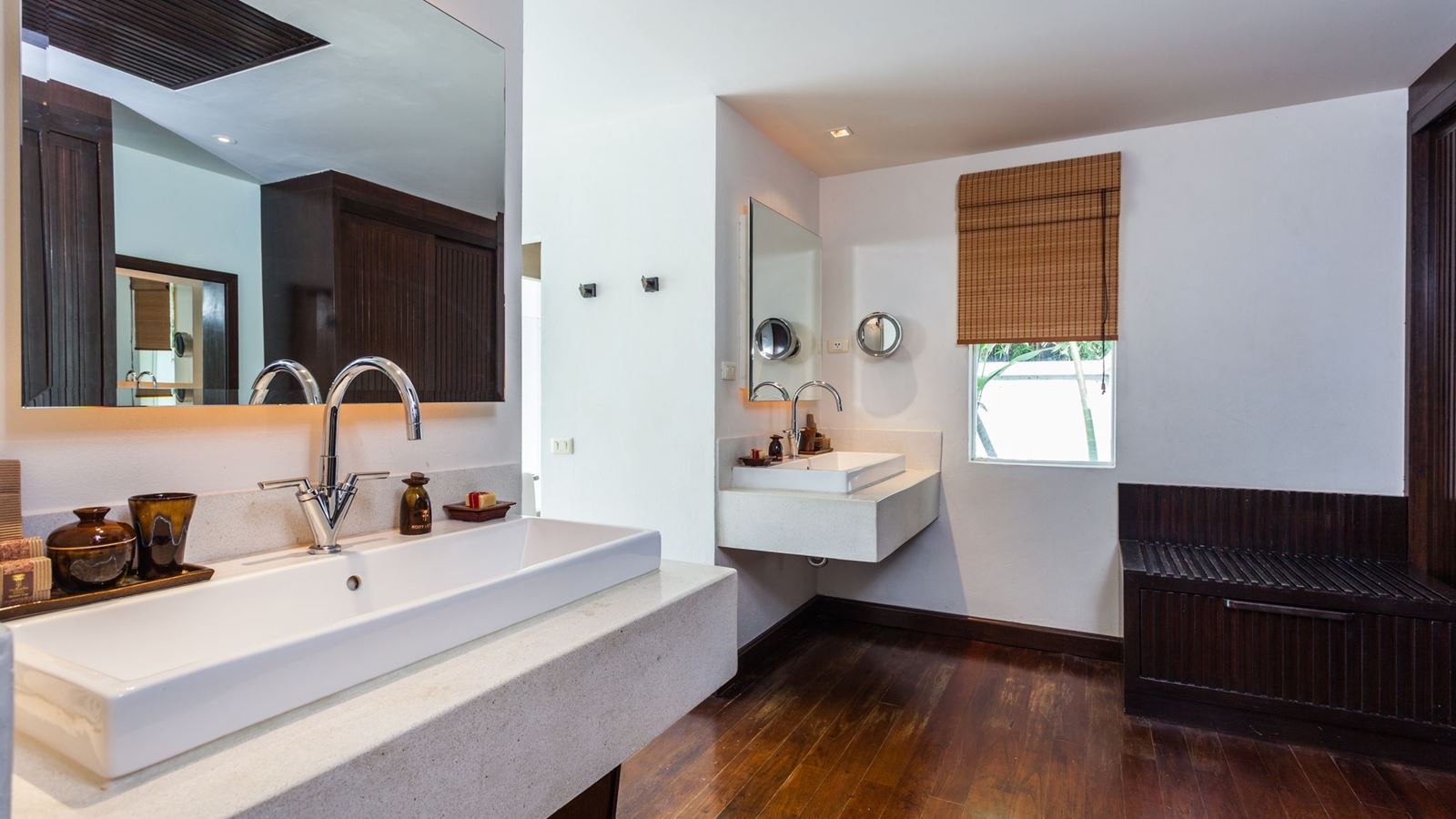 rooms-grand-pool-suite-with-partial-sea-view