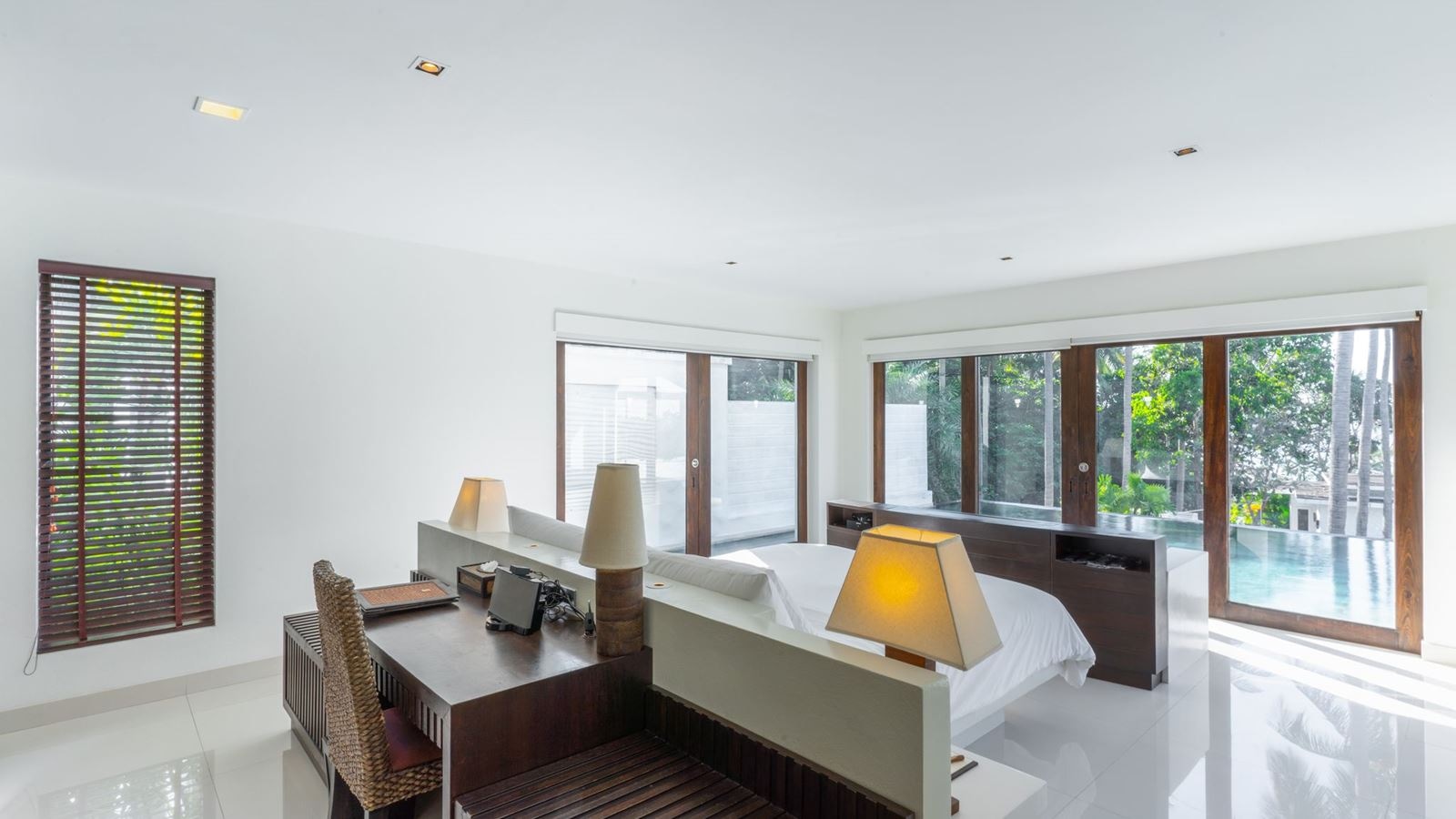 rooms-2-bedroom-grand-pool-suite