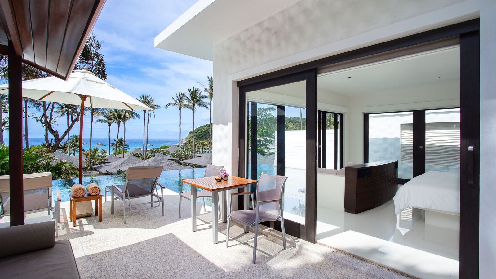 rooms-2-bedroom-grand-pool-suite