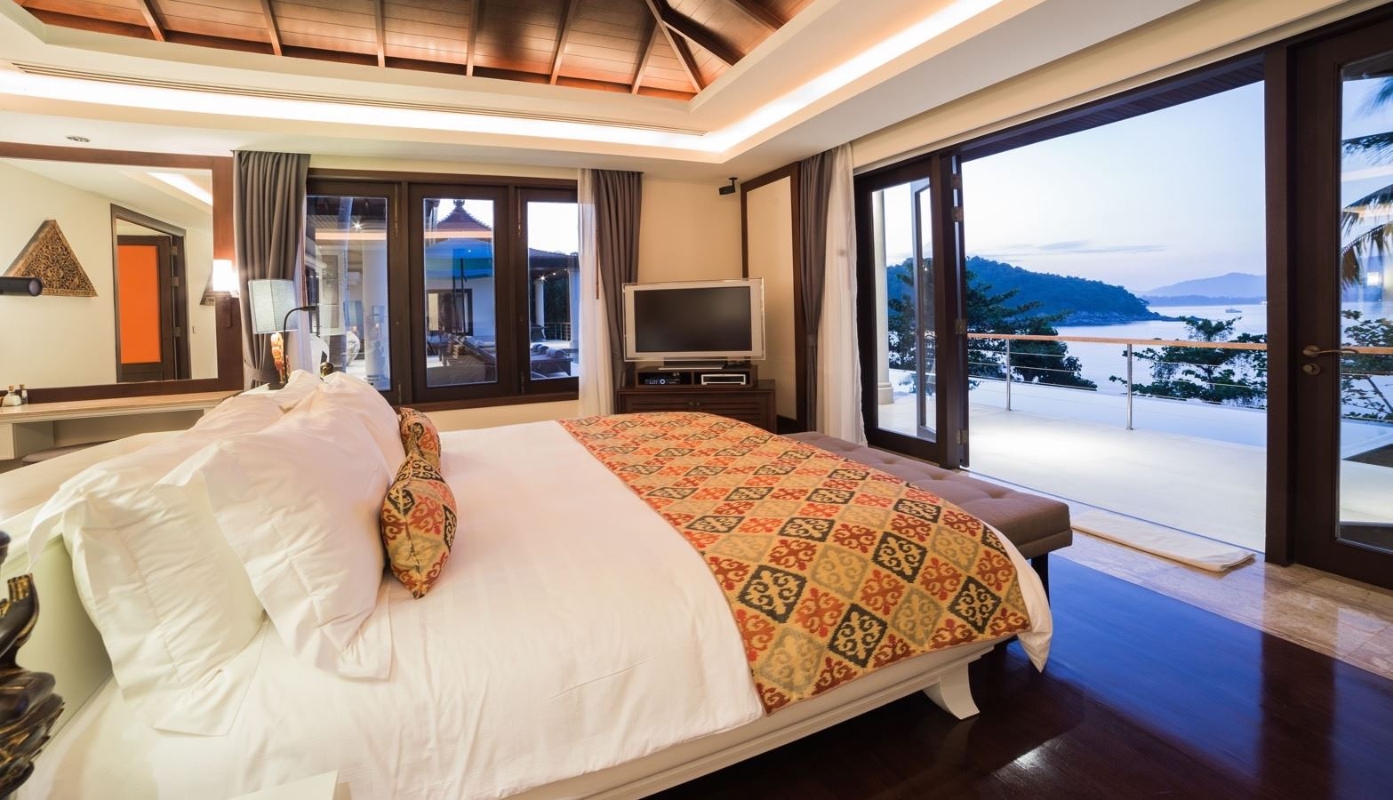 rooms-6-bedroom-ocean-front-residence