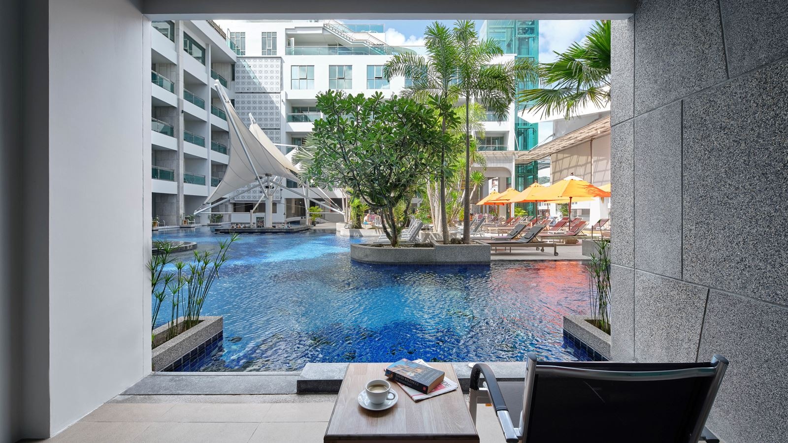 rooms-deluxe-pool-access