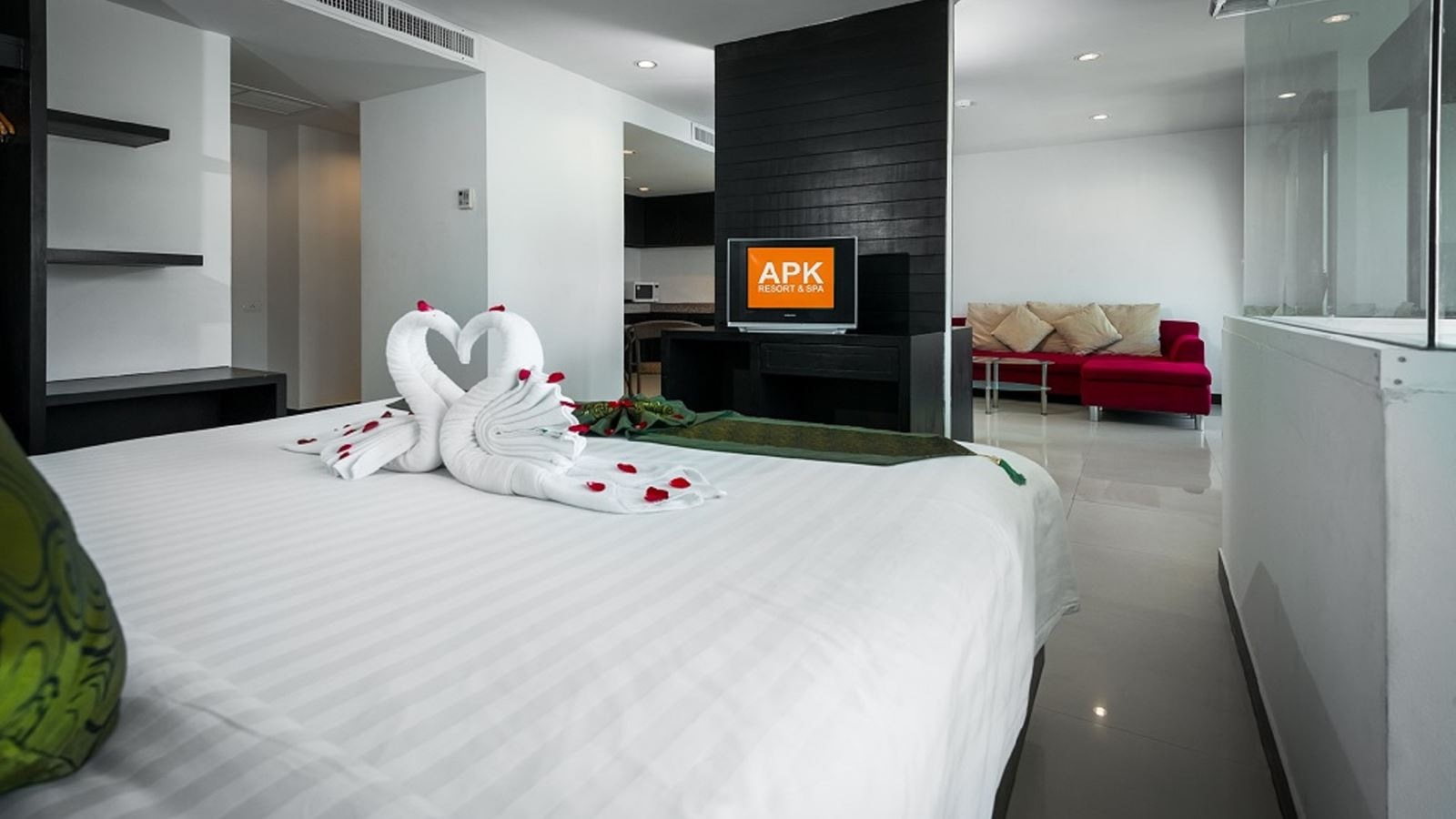 rooms-honeymoon-suite