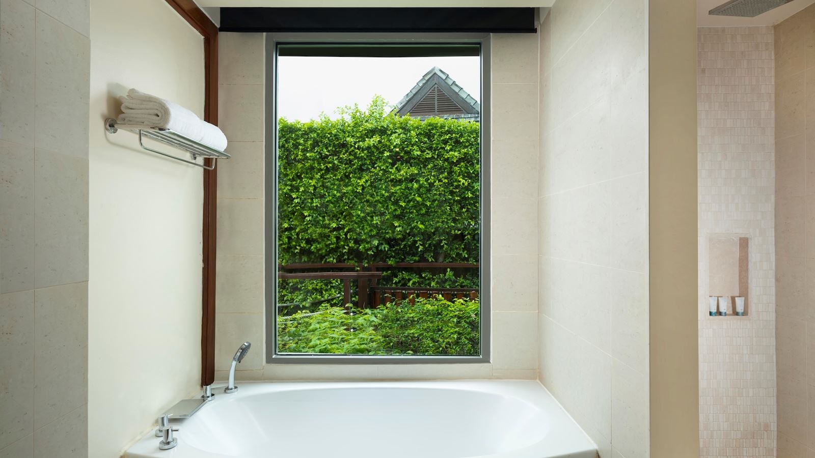 rooms-sala-pool-villa-seaview