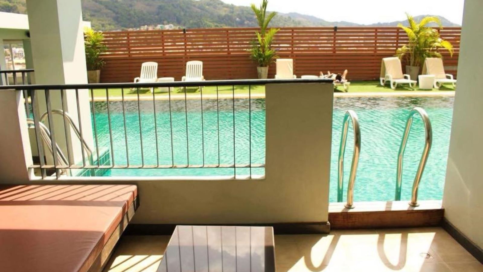 rooms-pool-access-room