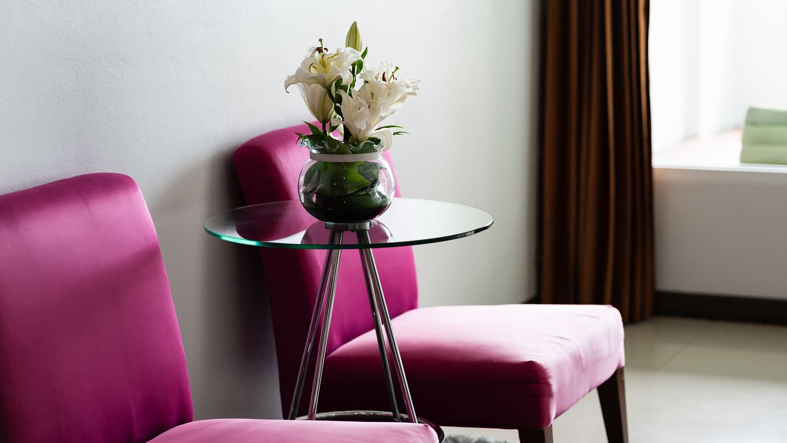 rooms-pool-access-room