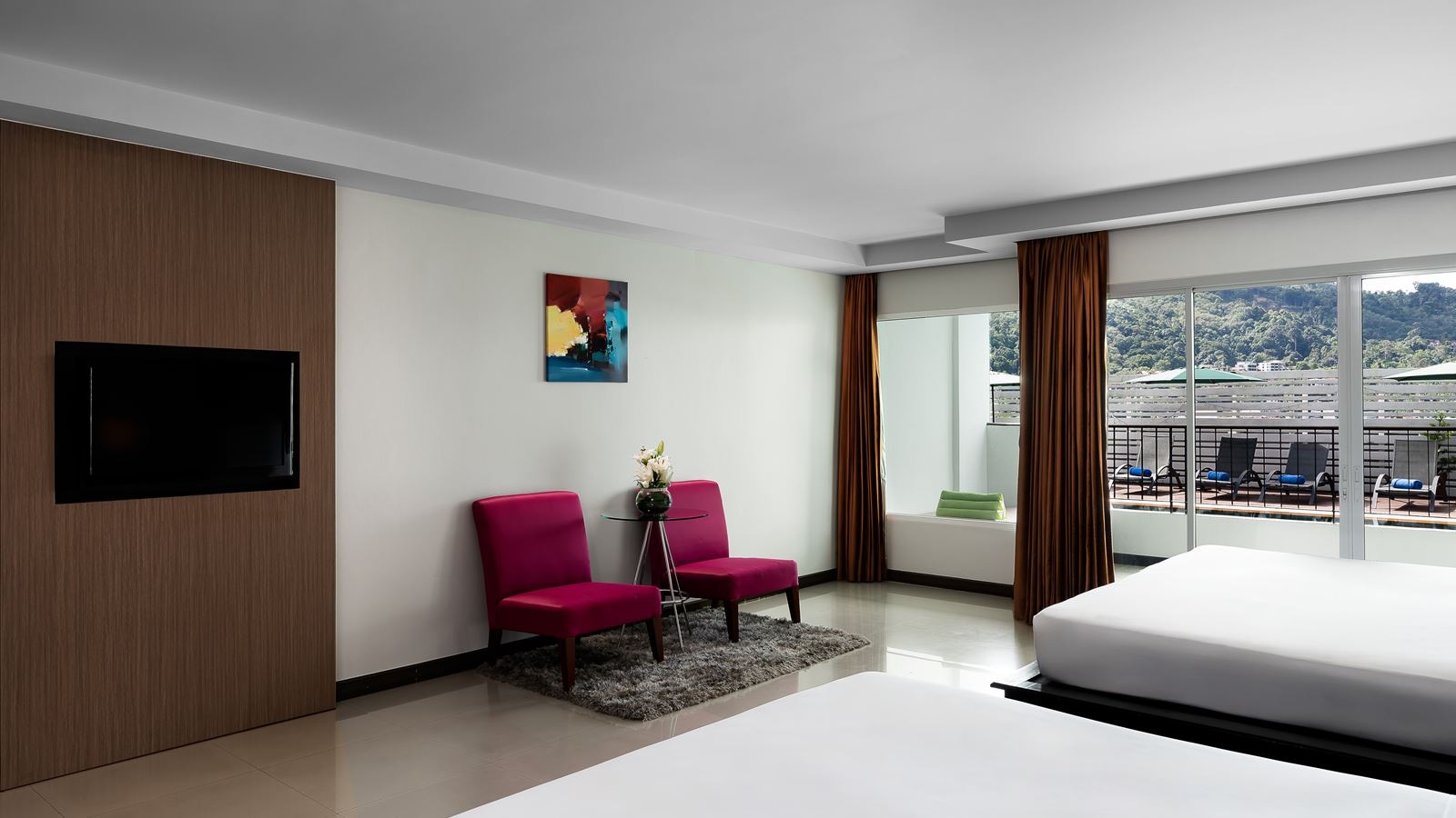 rooms-pool-access-room