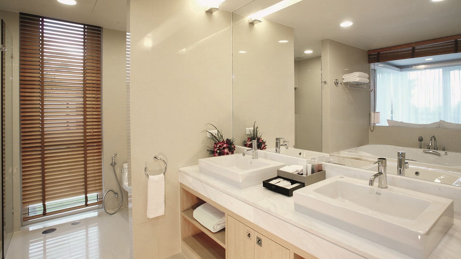 rooms-4-bedroom-penthouse-pool-suite-with-kitchen