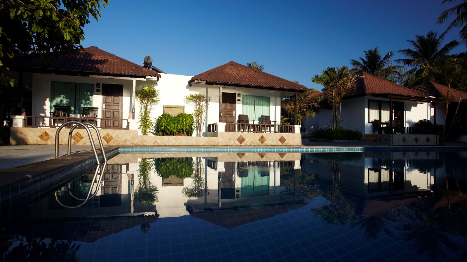 rooms-superior-pool-side