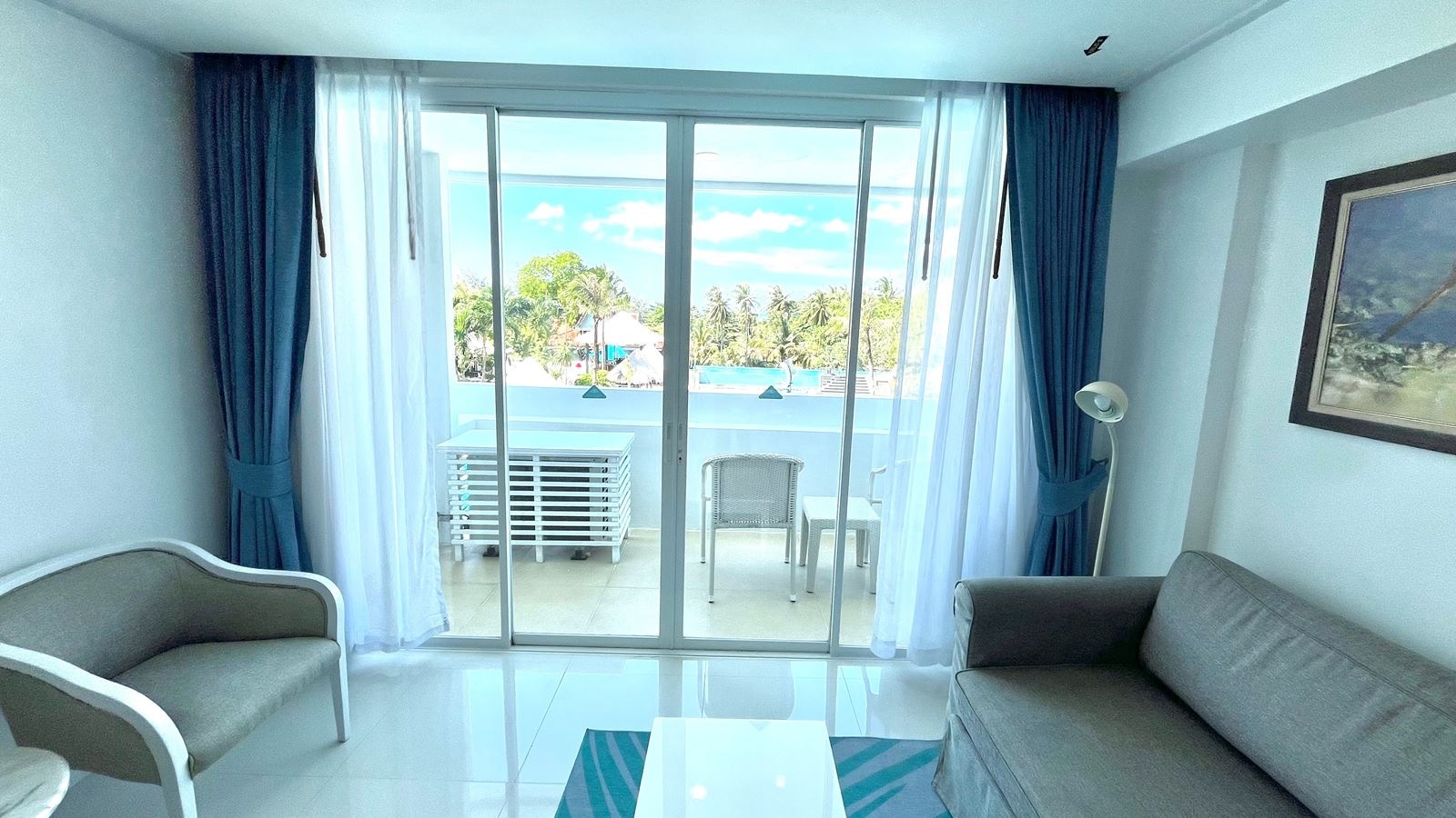 rooms-deluxe-pool-view