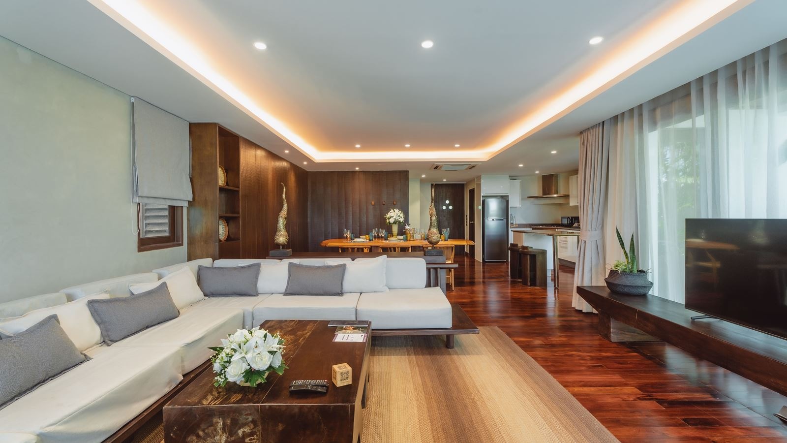 rooms-lux-2-bedroom-grand-beachfront-pool-villa