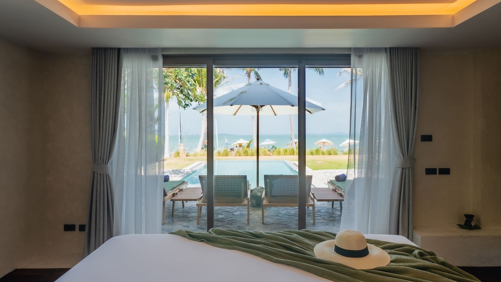 rooms-lux-3-bedroom-grand-beachfront-pool-villa