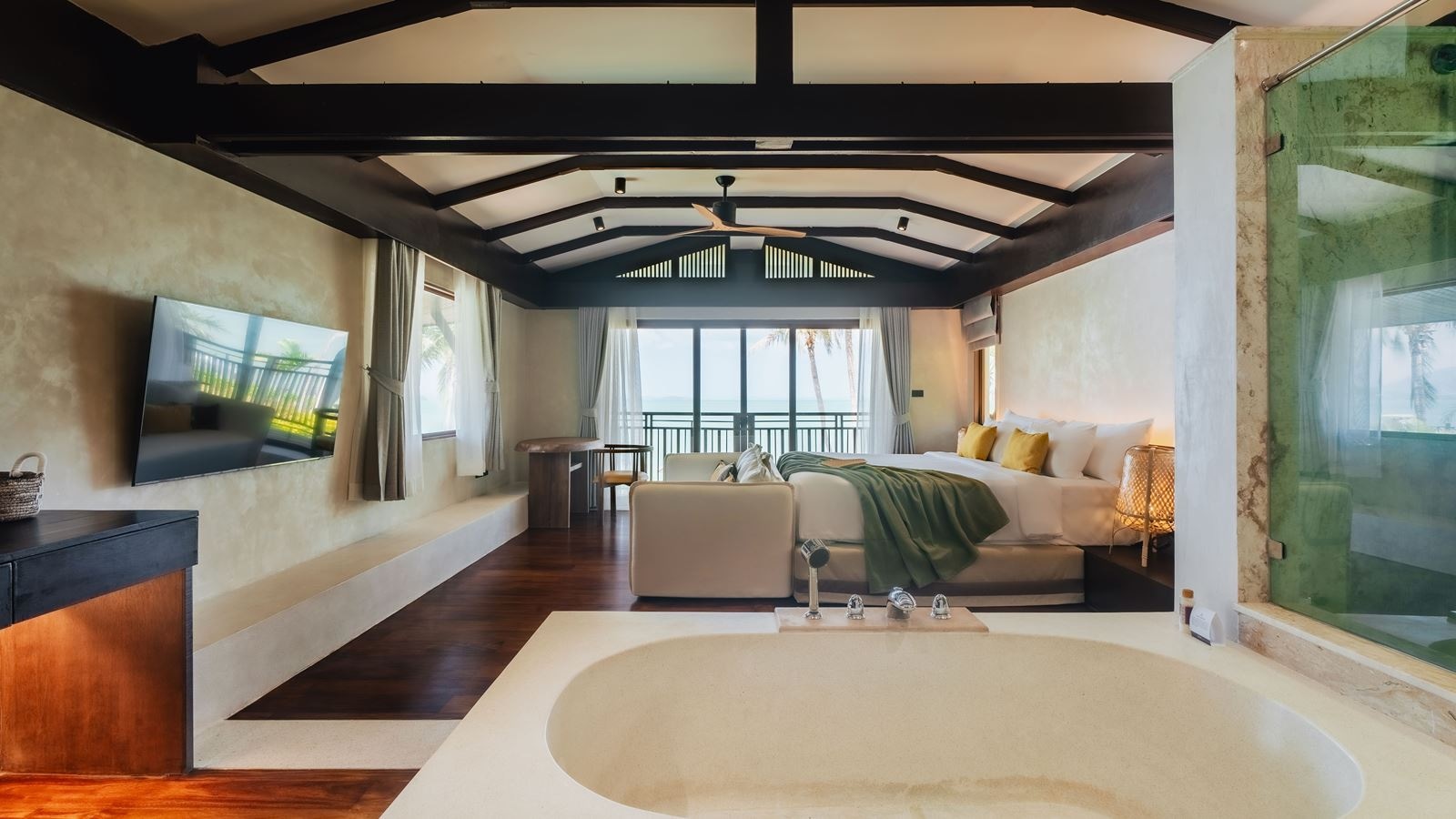 rooms-lux-3-bedroom-grand-beachfront-pool-villa